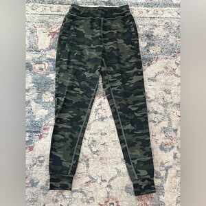 Alphalete women’s Camo Leggings - Green & Black Sz small joggers